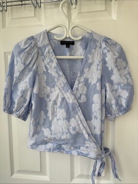 Banana Republic Cottagecore Light Blue and White Floral Wrap Blouse Small Cotton